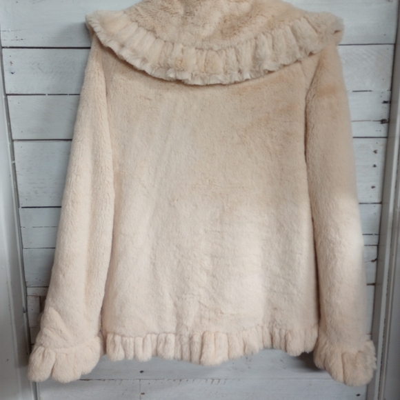 DAMSELLE New York Women's XS Cream Faux Fur Super Soft Ruffle Coat Satin Lined. - Picture 8 of 13